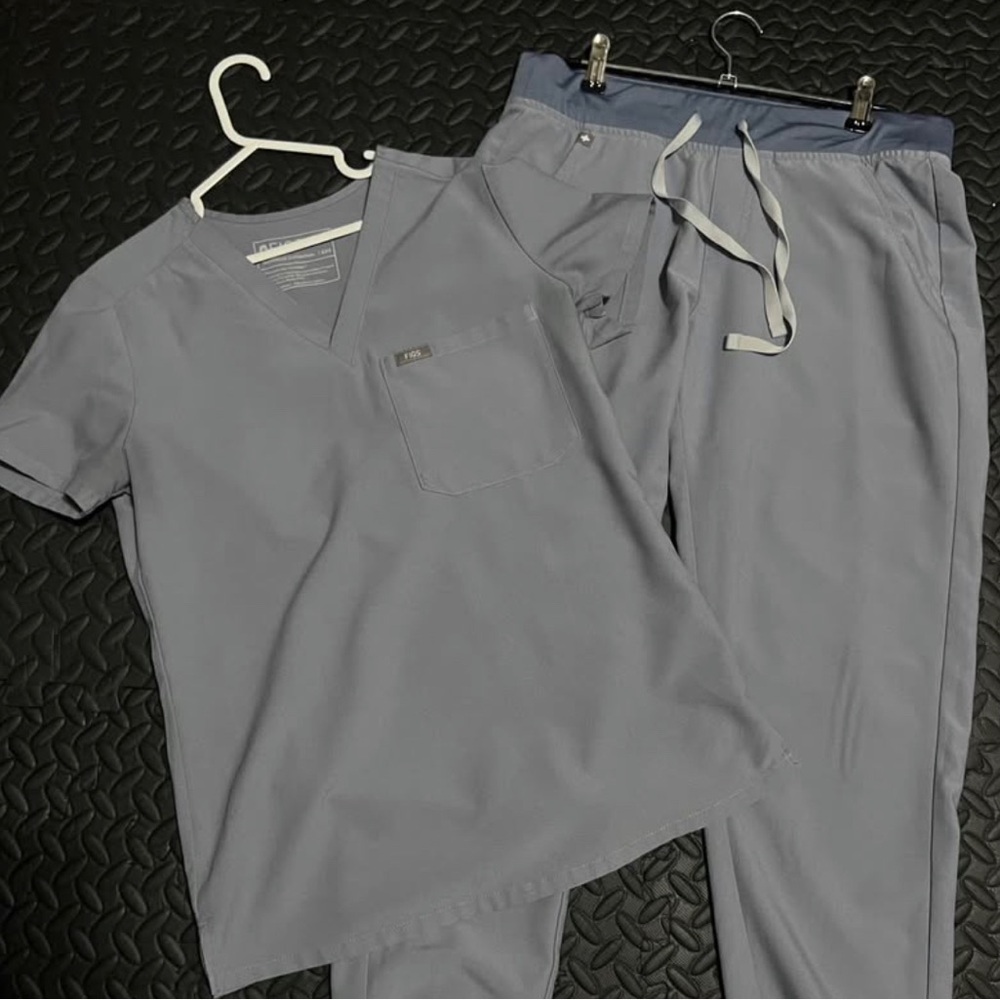 Figs Women's Scrub Set Gray - Picture 2 of 3